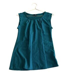The limited factory Kelly green blouse size XS